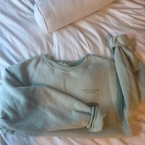 Comfrt green crewneck
